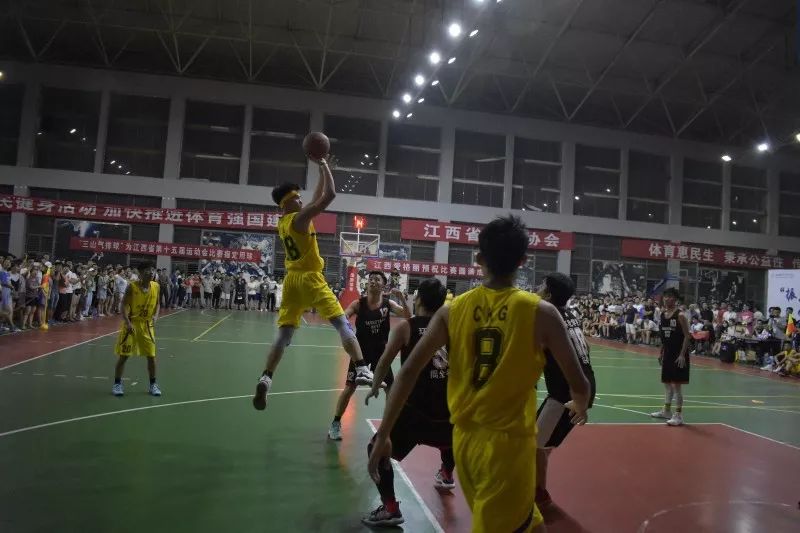  亚洲新星闪耀赛场斩获关键三分