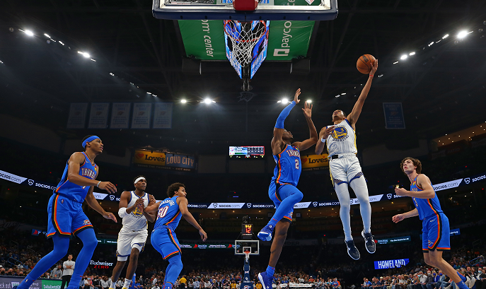  篮坛巨星闪耀全场率队豪取连胜