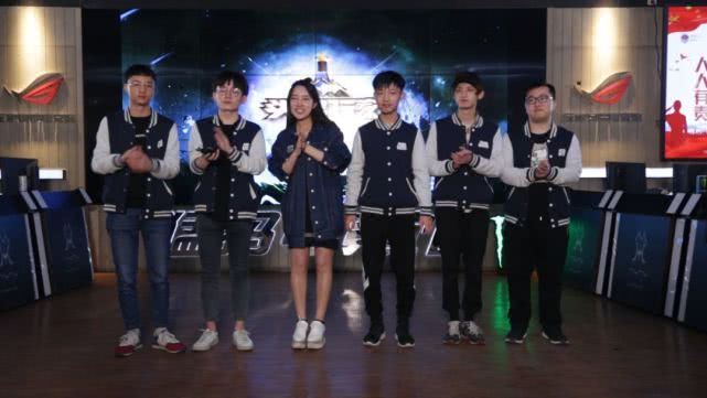  电竞战队逆风翻盘勇夺联赛桂冠