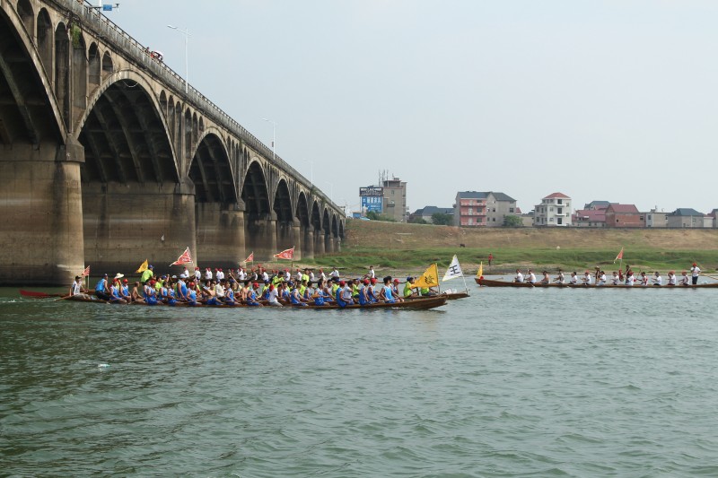  跨国友谊赛精彩纷呈，文化交流架起桥梁  