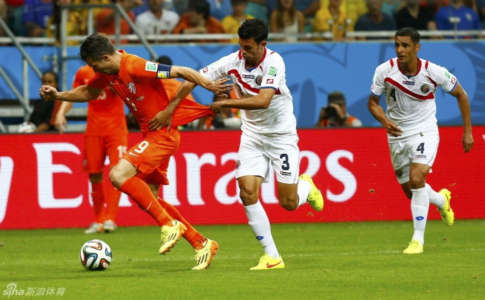  门将神勇扑救保清白，零封对手成就经典战役