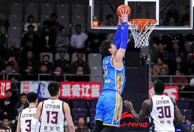  辽宁男篮加时险胜广东斩获三连冠
