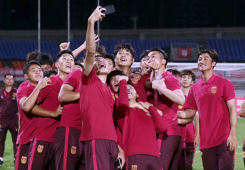  电竞女队崭露头角，巾帼力量书写赛场新篇章